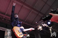 Le guitariste Tomo (echostream) - Photo Natacha Le guitariste Tomo (echostream) - Photo Natacha