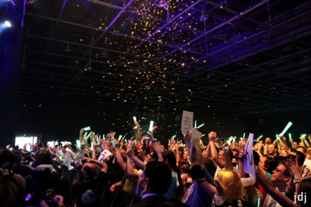 Les fans en première ligne - Photo Chung-Hee Jee Les fans en première ligne - Photo Chung-Hee Jee