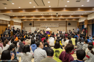 Hikaru-kun vient faire un discours pour l'ouverture de la compétition internationale de Karuta