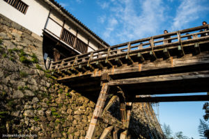 Un pont qui permet de passer l'une des enceinte du château